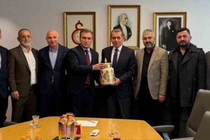 alucra-kalkinma-ve-egitim-vakfindan-dursun-ozbeke-ziyaret