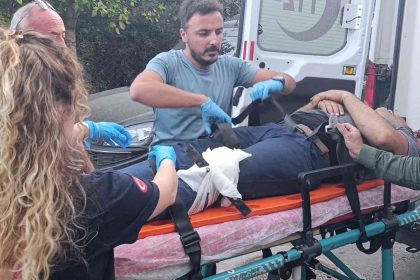 bacagina-saplanan-korkuluk-demiri-ile-hastaneye-kaldirildi