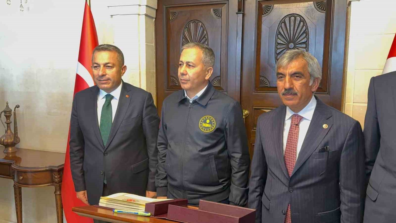 bakan-ali-yerlikaya-kilis-valisi-tahir-sahin-ile-bir-araya-geldi