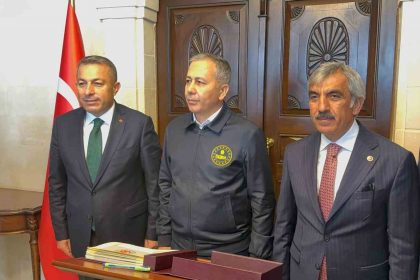 bakan-ali-yerlikaya-kilis-valisi-tahir-sahin-ile-bir-araya-geldi