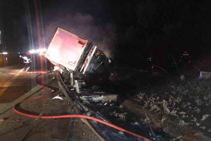 boluda-kaza-yapan-tir-alev-alev-yandi