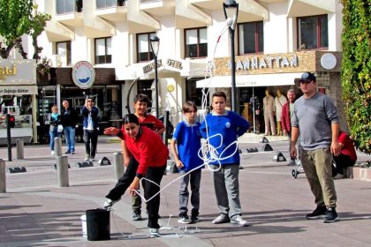 cesmede-kultur-yolu-festivali-coskusu-devam-ediyor