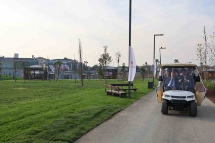 cumhurbaskani-erdogan-ataturk-havalimani-millet-bahcesinde-esnafi-ziyaret-etti