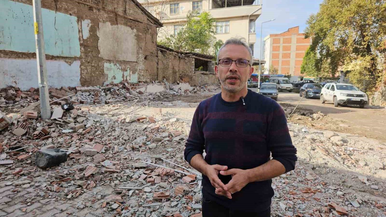 deprem-arastirmacisi-ahmet-yakut-sindirgida-36-saat-gecirdi-depremlerin-karakteristigini-anlatti