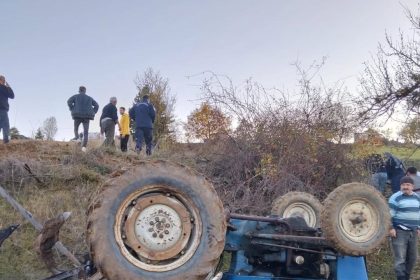 devrilen-traktorun-altinda-kalan-surucu-yaralandi