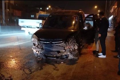 direksiyon-hakimiyetini-kaybetti-zincirleme-kazaya-neden-oldu