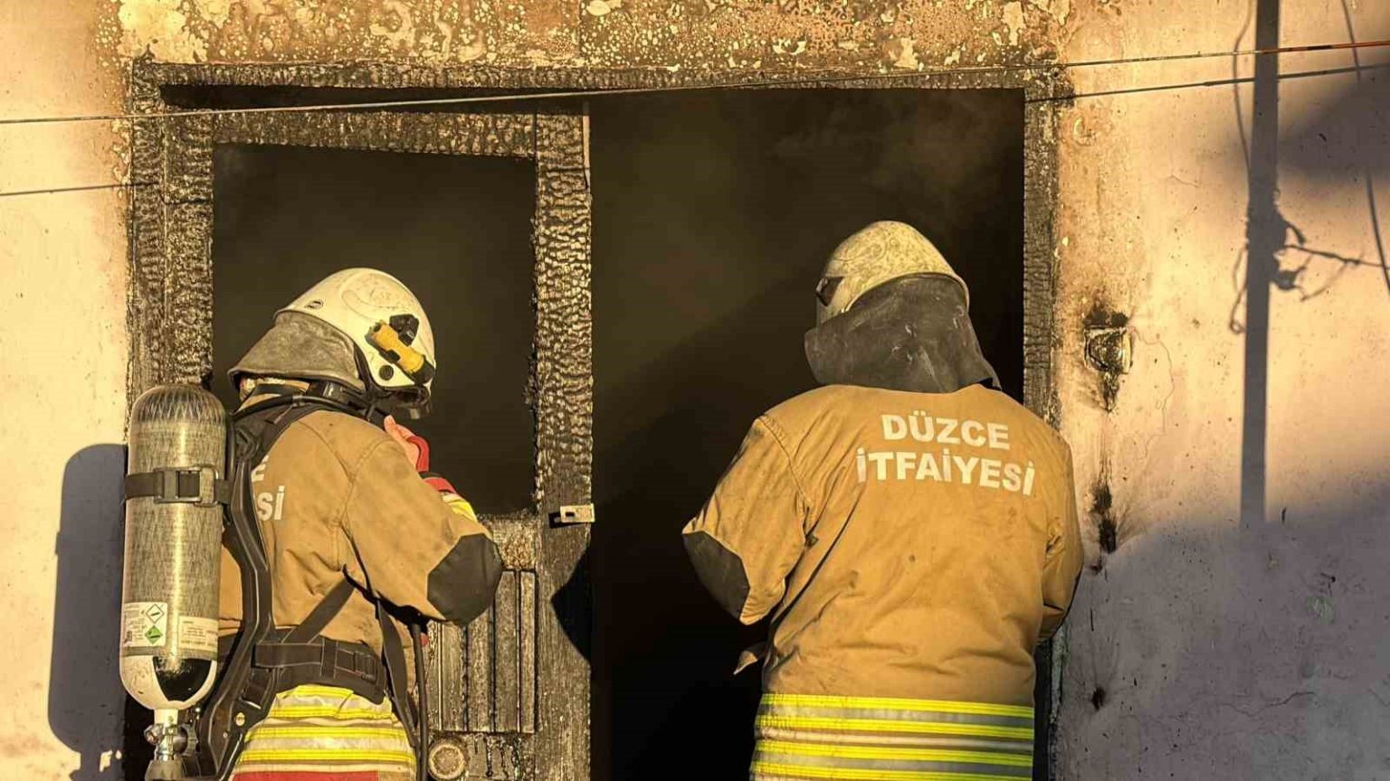 duzcede-yanginda-dumandan-etkilenen-5-kisi-hastaneye-kaldirildi