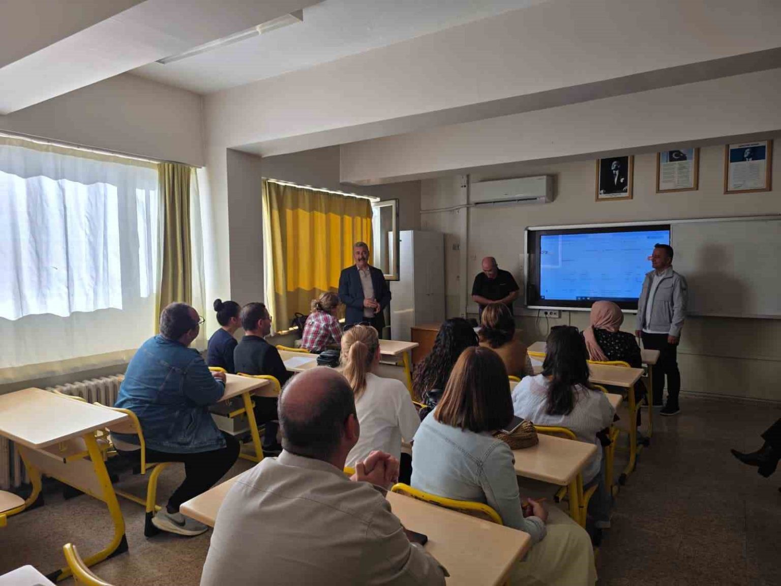 efelerde-ogretmenler-proje-uretimi-icin-bir-araya-geldi