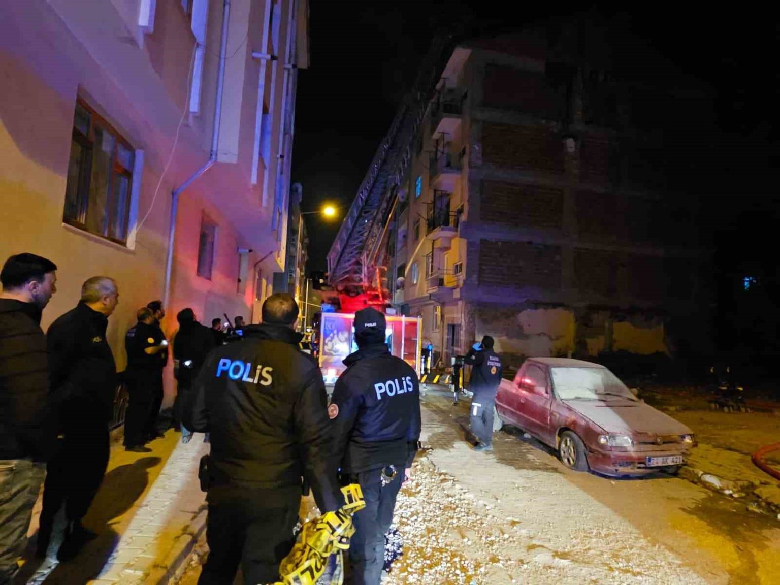 elazigda-cati-yangini-1-kisi-dumandan-etkilendi