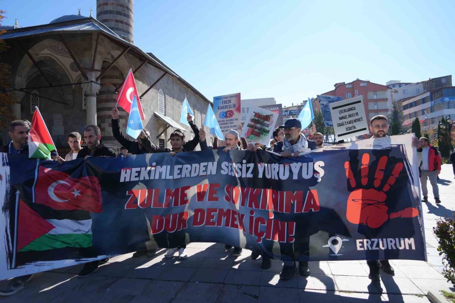 erzurumda-saglikcilarin-103-haftalik-yuruyusu-suruyor