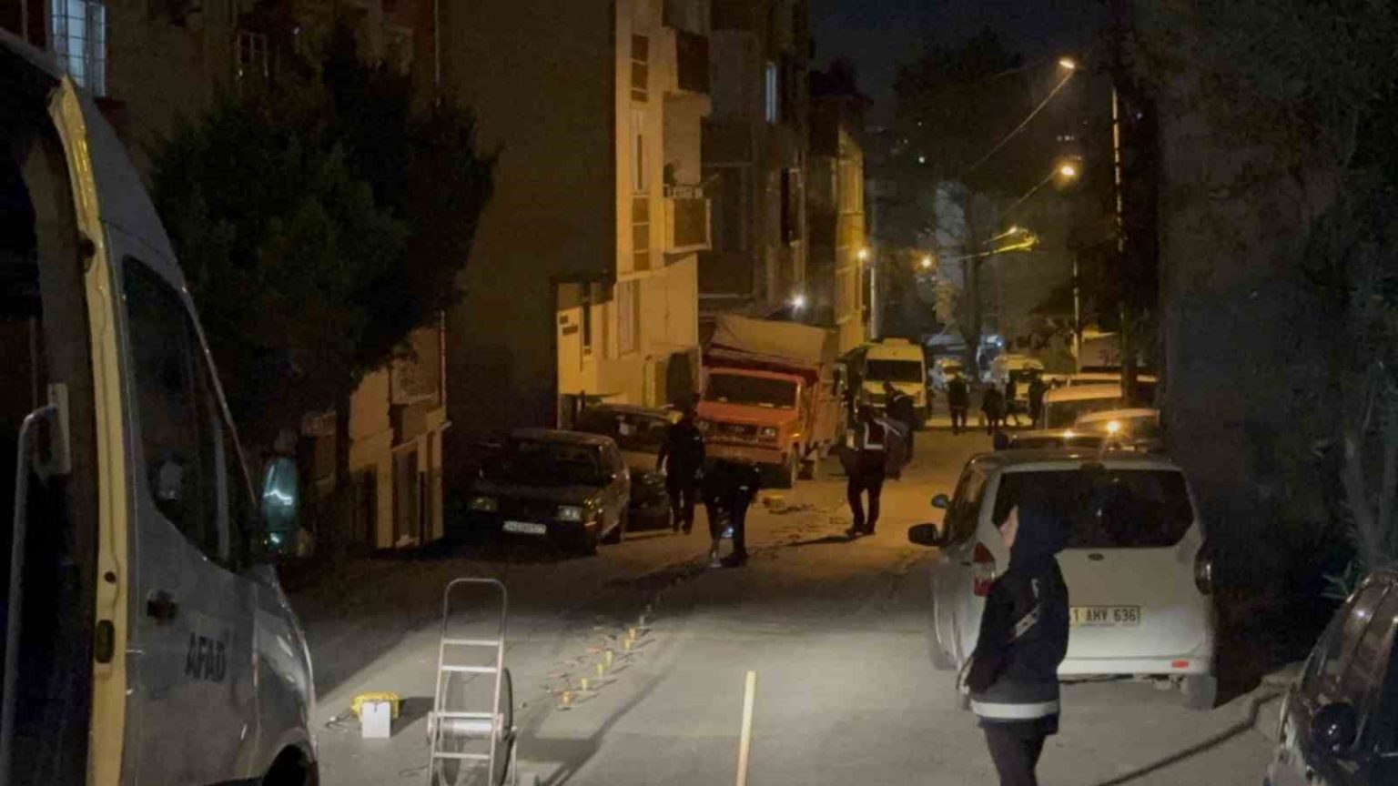 gebzede-7-katli-binanin-cokmesinin-ardindan-zeminin-tomografisi-santim-santim-cekiliyor