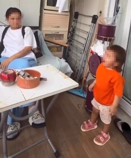 goruntuler-tepki-cekmisti-o-anne-cocugu-ile-yurtdisina-cikmis