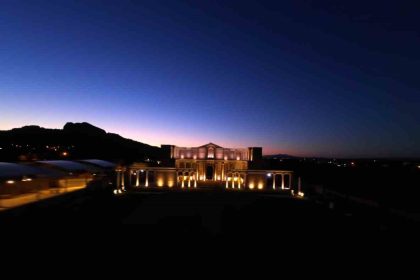 guncellendi-paranin-ilk-basildigi-sardes-antik-kenti-artik-gece-de-parliyor