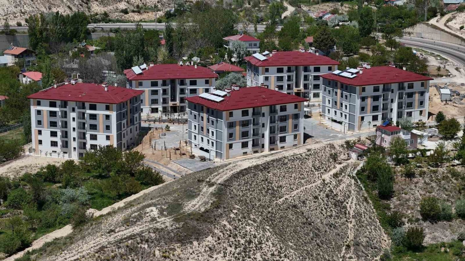 gurunde-yapimi-tamamlanan-85-afet-konutunun-anahtar-teslimi-yapildi