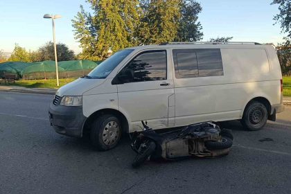 kamyonet-surucusunun-dikkatsizligi-kazayi-beraberinde-getirdi-1-yarali