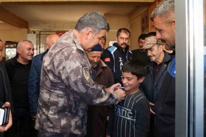 karaburun-her-okul-bir-polise-zimmetli