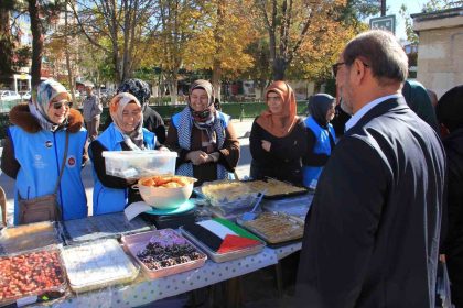 karamanda-gazze-yararina-hayir-carsisi-duzenlendi