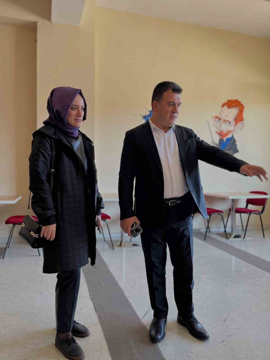 kaymakam-dertlioglundan-genclik-merkezine-ziyaret