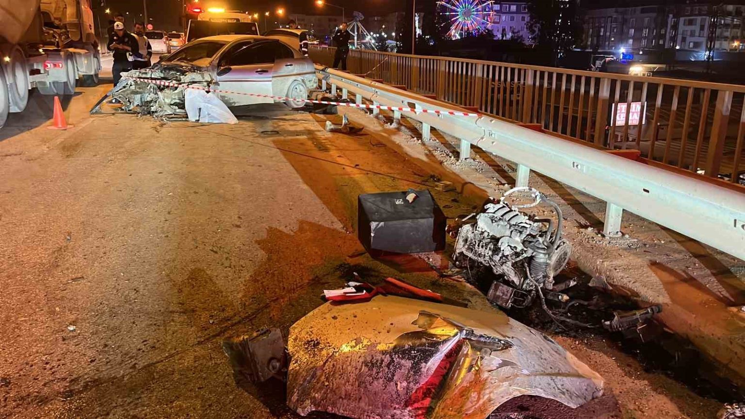 kazada-motoru-yerinden-firlayan-otomobilin-surucusu-agir-yaralandi