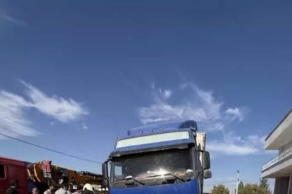 mardinde-patlayan-lastigi-degistirmek-isteyen-tir-soforu-aracin-altinda-kaldi