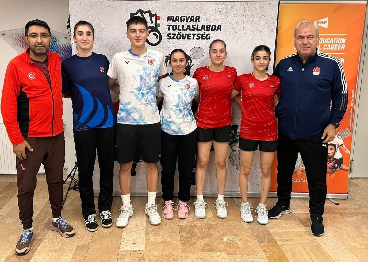 milli-badmintoncular-avrupada-yari-finalde