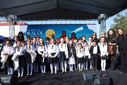 miniklerin-keman-gosterisi