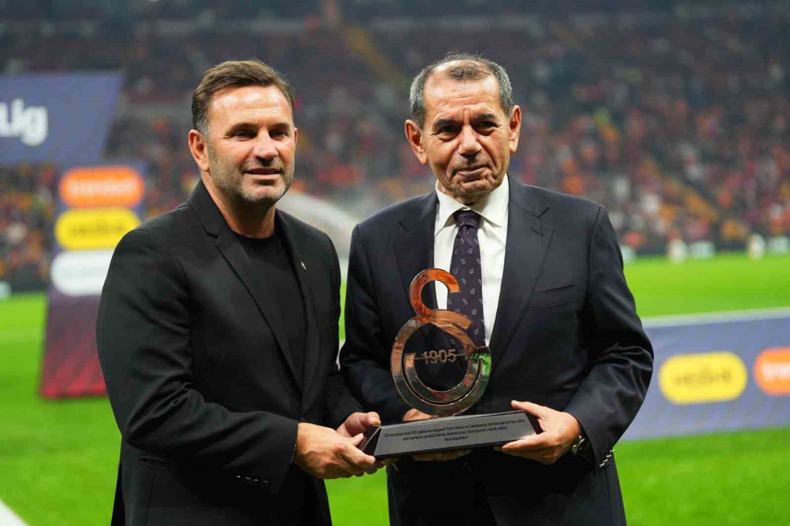 okan-buruka-100-galibiyet-plaketi-verildi