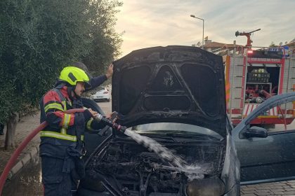 otomobil-seyir-halindeyken-alev-aldi