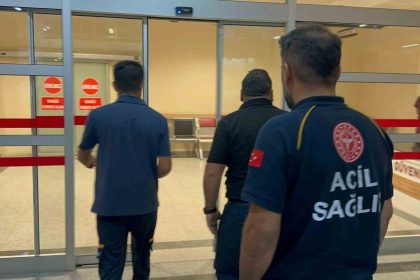 otomobilin-carpistigi-2-yaya-yaralandi