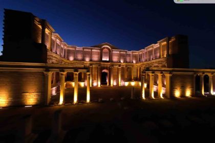 paranin-ilk-basildigi-sardes-antik-kenti-artik-gece-de-parliyor