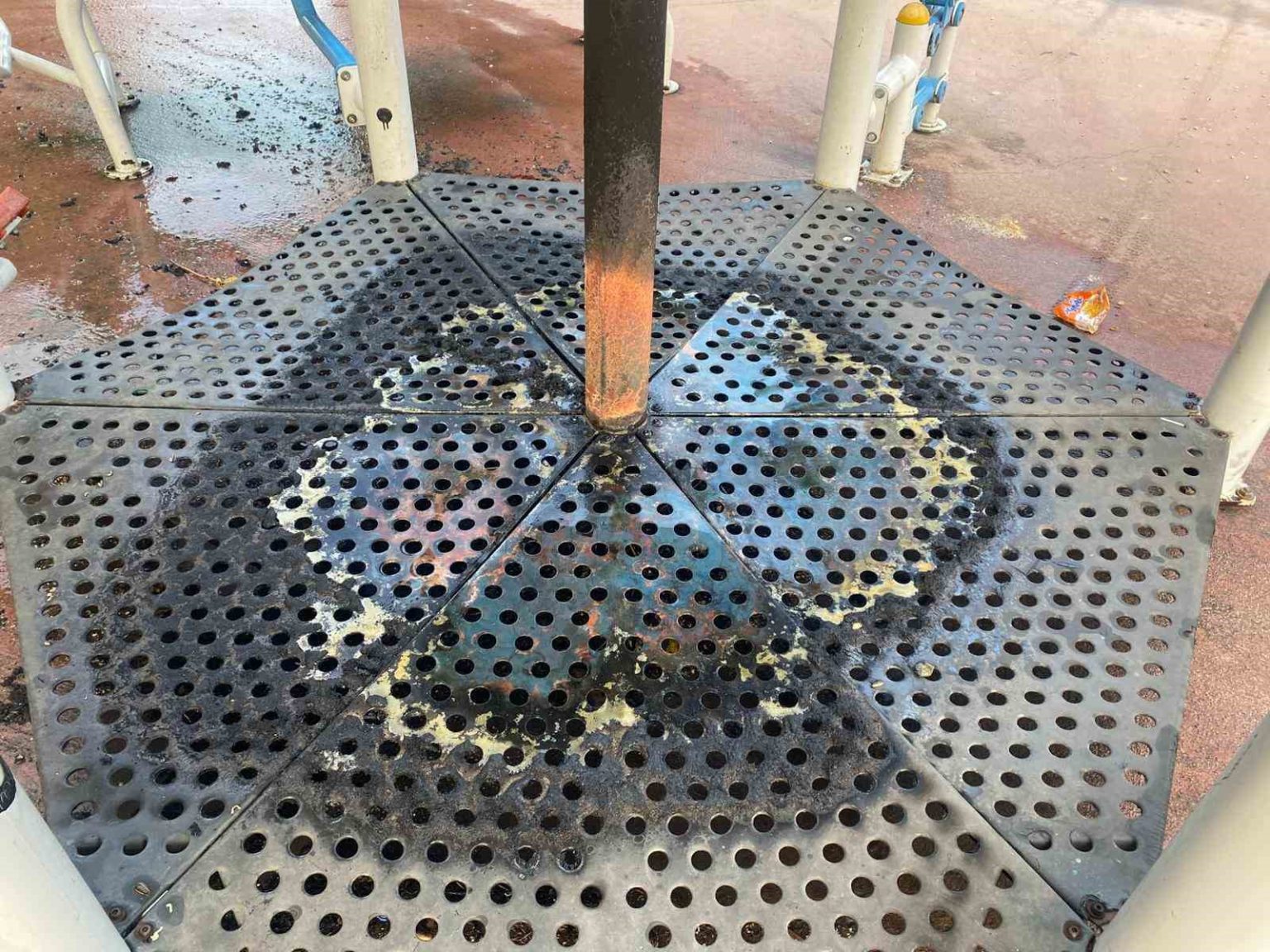 parkta-oynayan-cocuklar-oyuncagi-atese-verdi