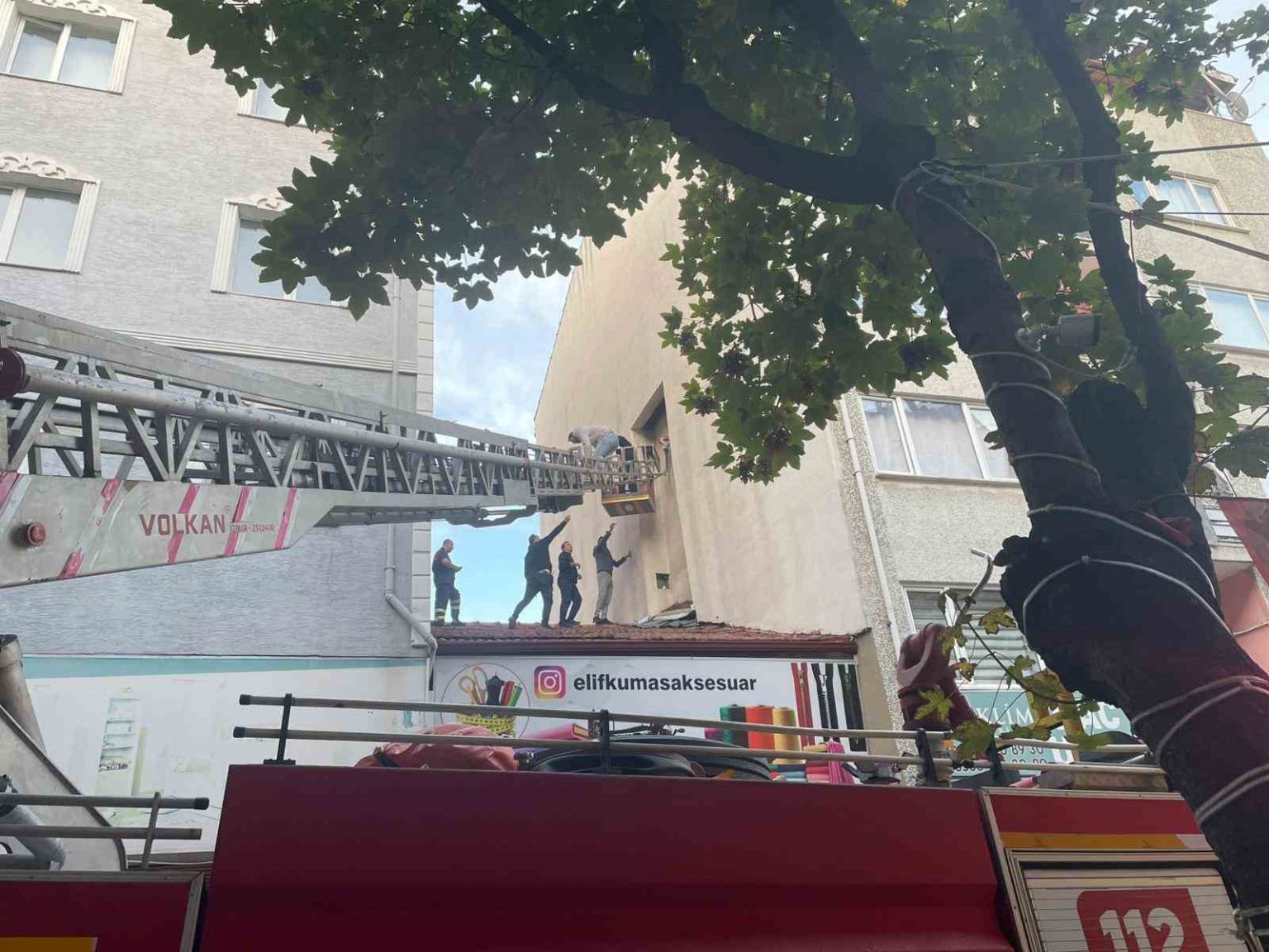 polisten-kacmaya-calisirken-baca-bosluguna-sikisti