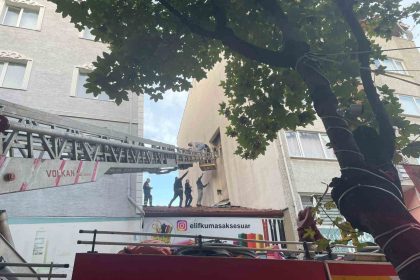 polisten-kacmaya-calisirken-baca-bosluguna-sikisti