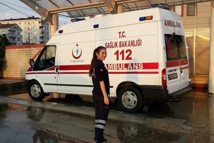 rizede-kamyonetin-carptigi-paramedik-5-gunluk-yasam-mucadelesini-kaybetti