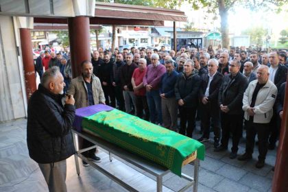 rizede-kamyonetin-carptigi-paramedik-icin-huzunlu-veda