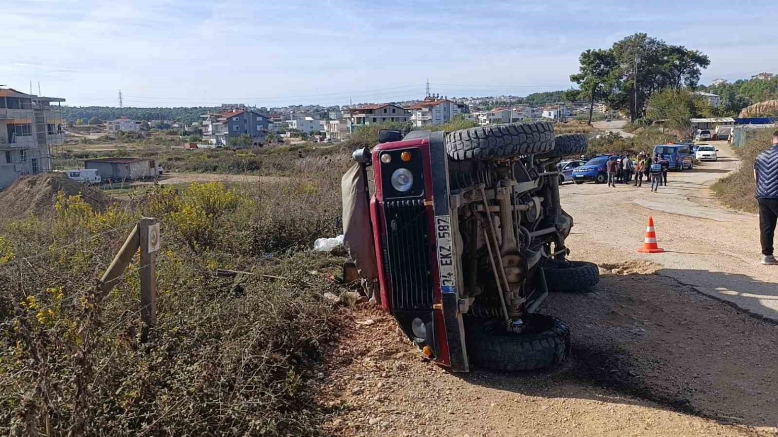 safari-araclari-carpisti-10u-yabanci-11-kisi-yarali