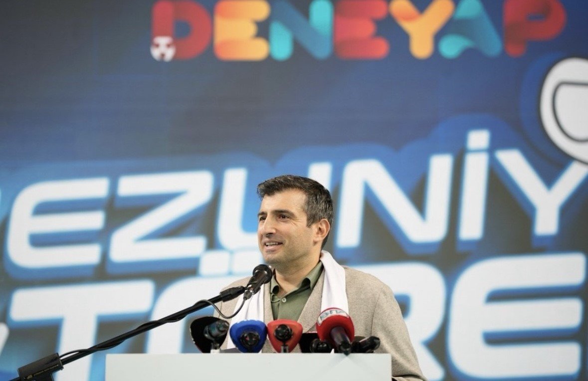 selcuk-bayraktar-mezun-olan-genclere-seslendi-bu-guzel-ulkenin-geleceginde-sizlerin-imzasi-olacak