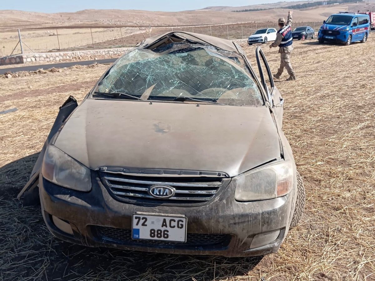 siirtte-otomobil-takla-atti-camdan-firlayan-cocuk-hayatini-kaybetti