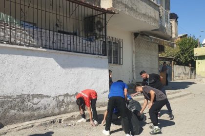 spor-lisesi-ogrencileri-cevreye-el-atti-mahalleyi-temizledi
