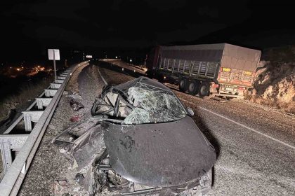 tira-carpan-otomobilde-4-kisi-yaralandi