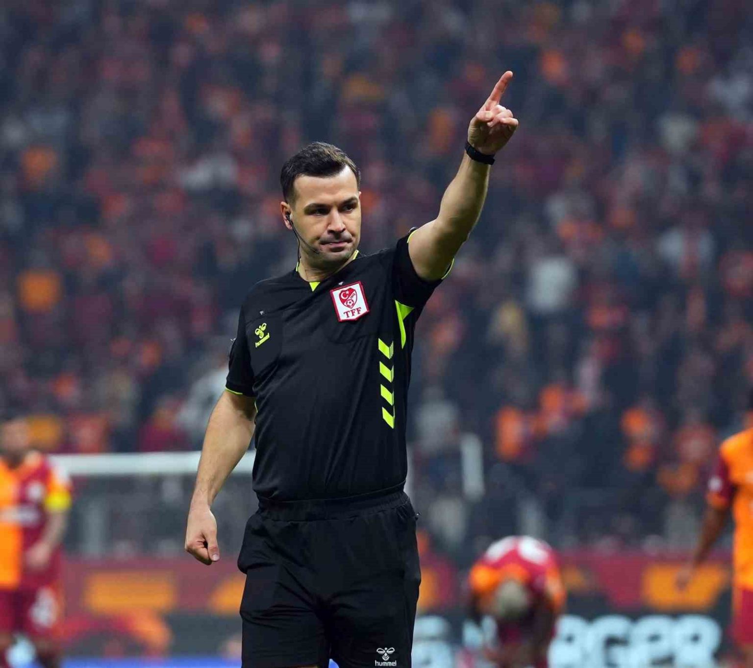 trabzonsporda-benjamin-bouchouari-kirmizi-kart-gordu