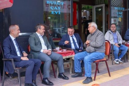 vali-faik-oktay-sozer-vatandaslarla-bulustu