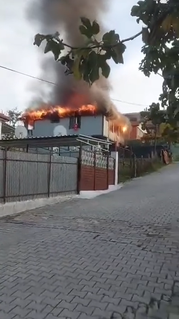 yalovada-2-katli-evde-yangin