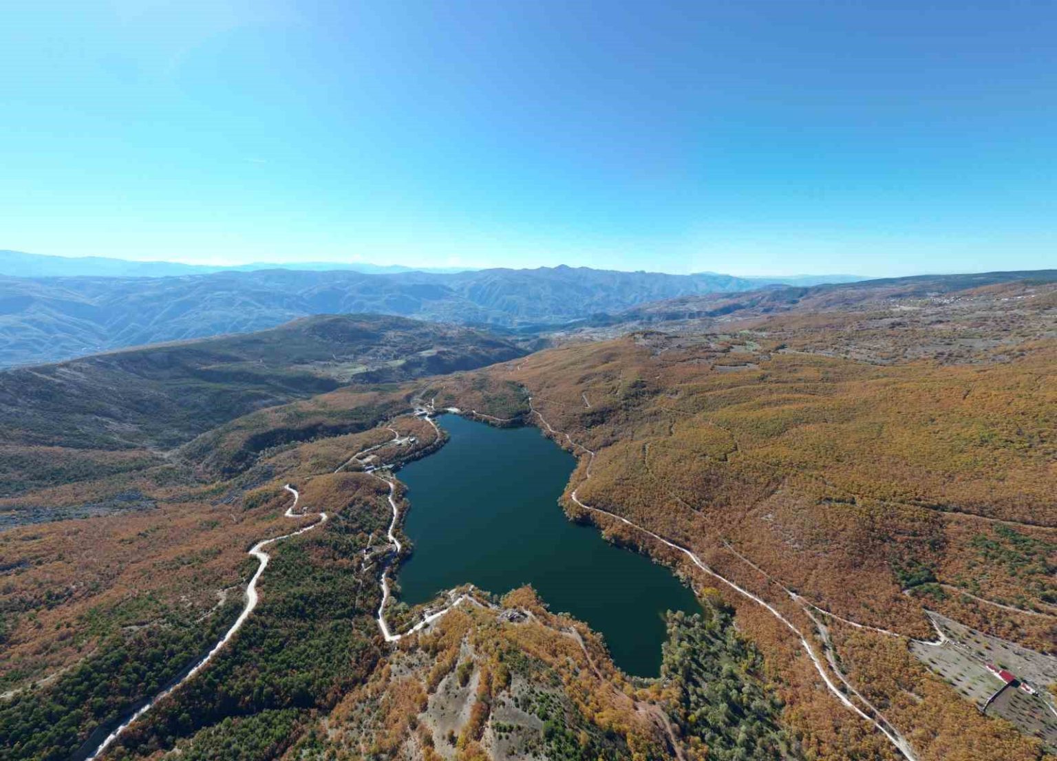 zinav-golu-sonbahar-renkleriyle-mest-ediyor