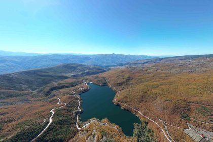 zinav-golu-sonbahar-renkleriyle-mest-ediyor