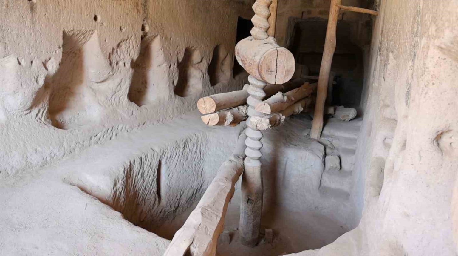 12-yuzyilda-insa-edilen-bezirhane-gorenleri-hayran-birakiyor