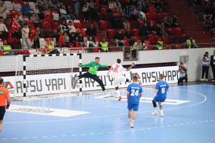 a-milli-hentbol-erkek-milli-takimi-guney-kibris-rum-kesimini-yenerek-ikinci-tura-yukseldi