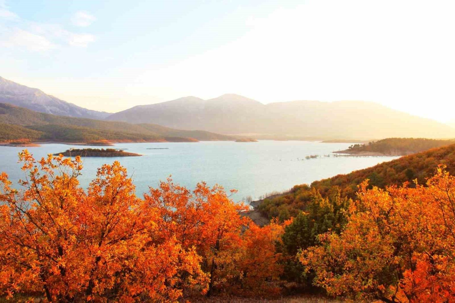 adatepe-baraji-etrafinda-kartpostallik-goruntuler-olustu