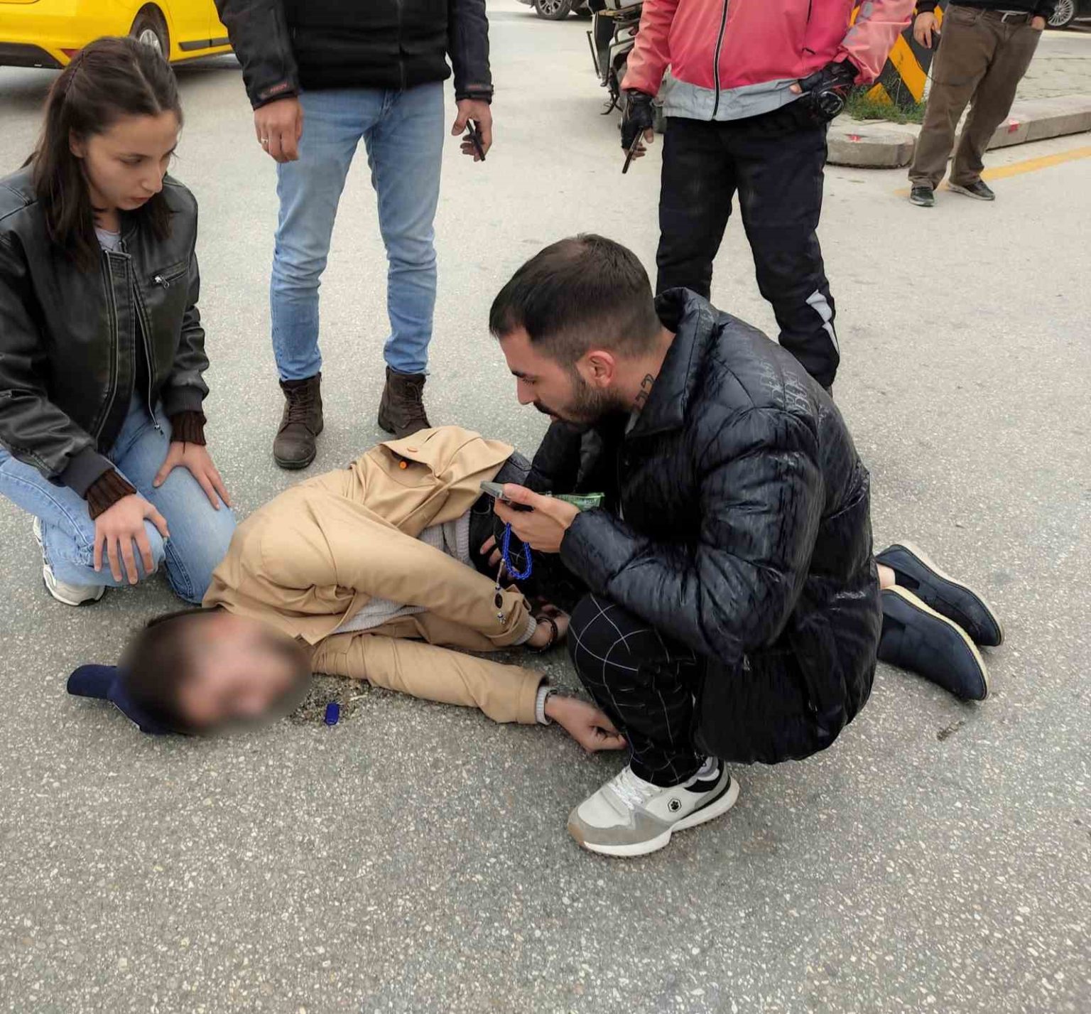 aniden-yere-yigilan-seker-hastasi-genc-korkuttu