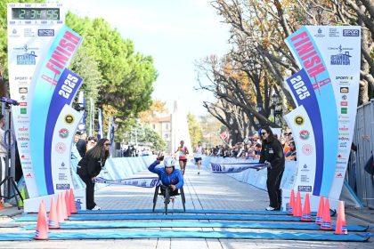 bagcilar-belediyesi-sporculari-istanbul-maratonunda-sampiyon-oldu